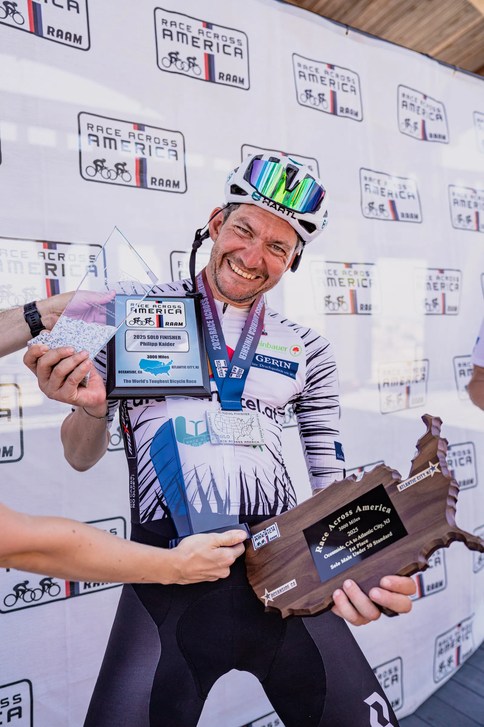 RAAM2025: Philipp Kaider gewinnt das härteste Radrennen der Welt